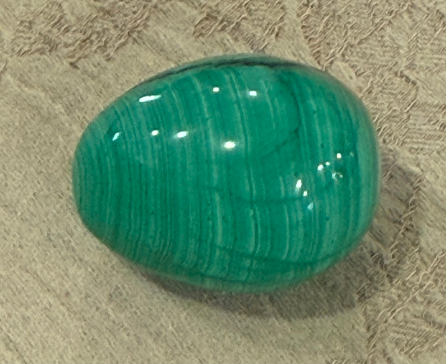 🥚 Natural Malachite Egg – Transformation & Protection Crystal – Banded Green Stone
