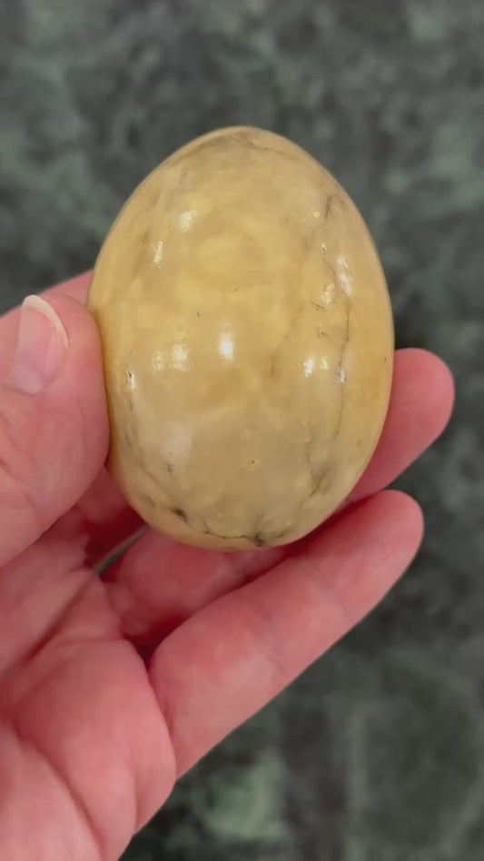 🥚 Vintage Yellow Marbled Alabaster Egg – Made in Italy